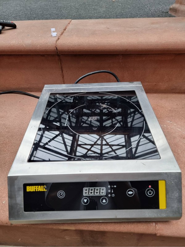 Buffalo CP799 Heavy Duty Induction Cooker. Buffalo CP799 Heavy Duty Induction Cooker.