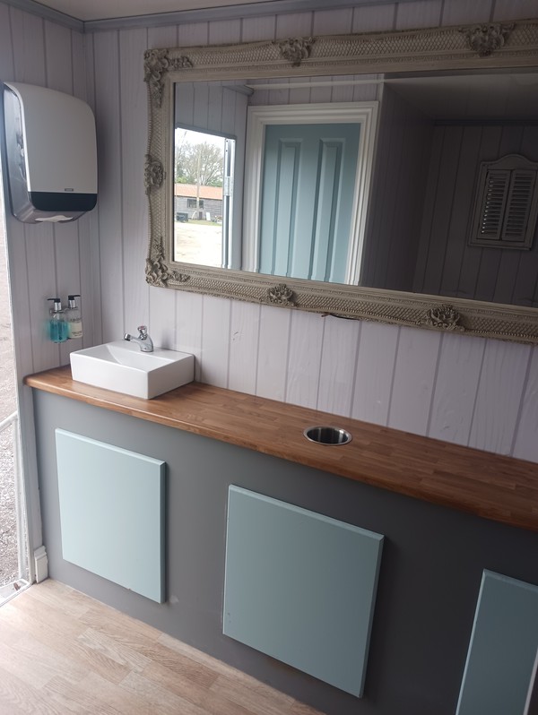 Used 3 + 1 Luxury Toilet Trailer