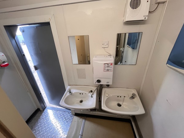 Secondhand 12ft x 9ft 2+1 Toilet Cabin