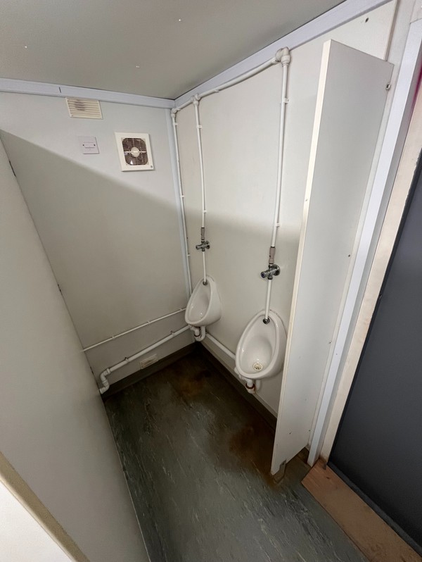Secondhand 13ft x 9ft 2+1 Toilet Cabin