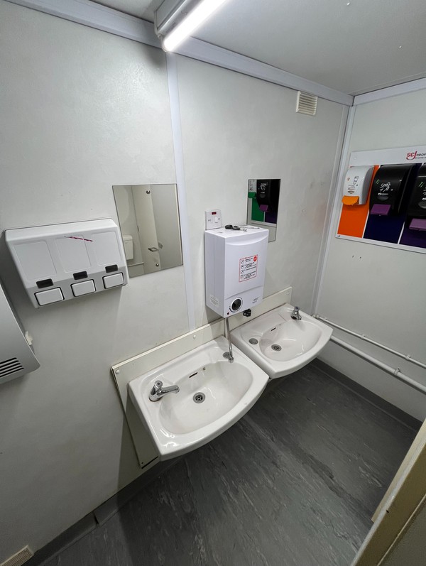 Used 13ft x 9ft 2+1 Toilet Cabin