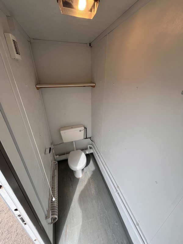 Secondhand 2+1 Toilet Cabin