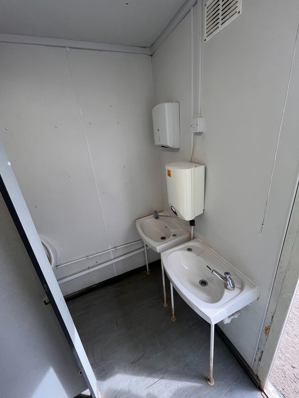 Secondhand Used 2+1 Toilet Cabin
