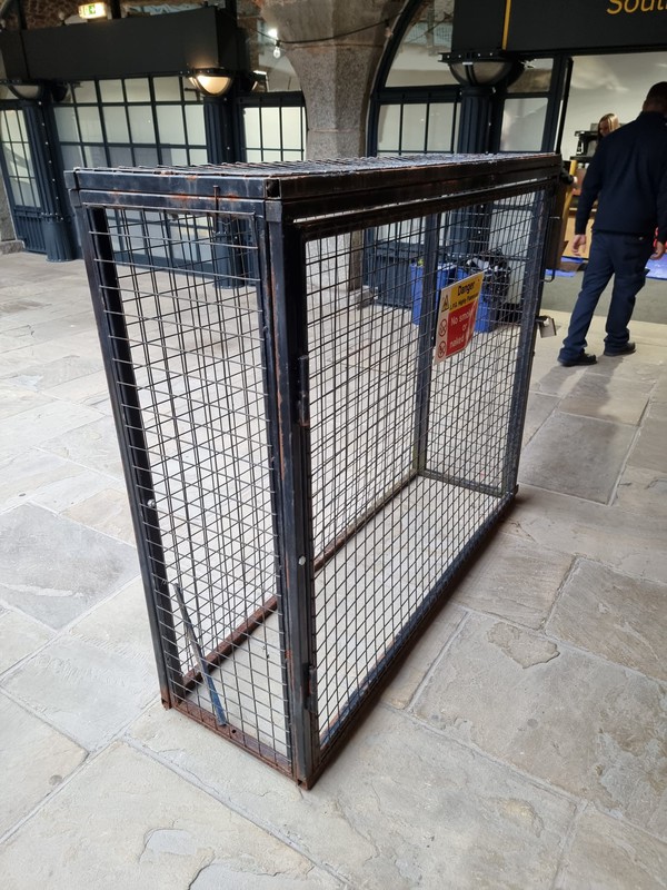 London Gas bottle cage