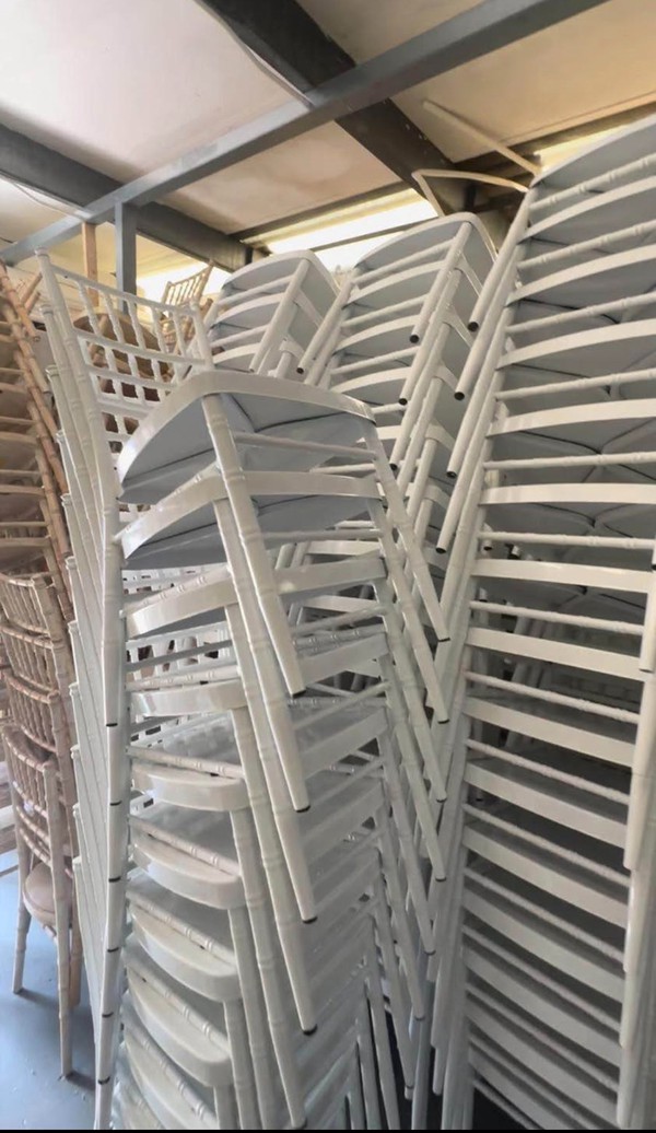 Secondhand White Metal Chiavari Chairs Secondhand White Metal Chiavari Chairs