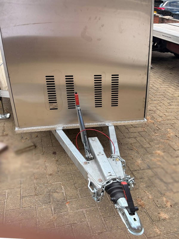 Catering trailer tow hitch