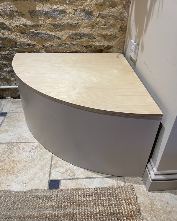 3x Curved Corner Display Units