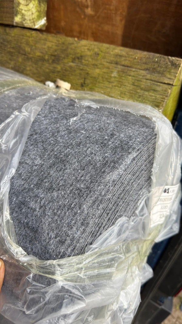 Hard wearing grey carpet Hard wearing grey carpet