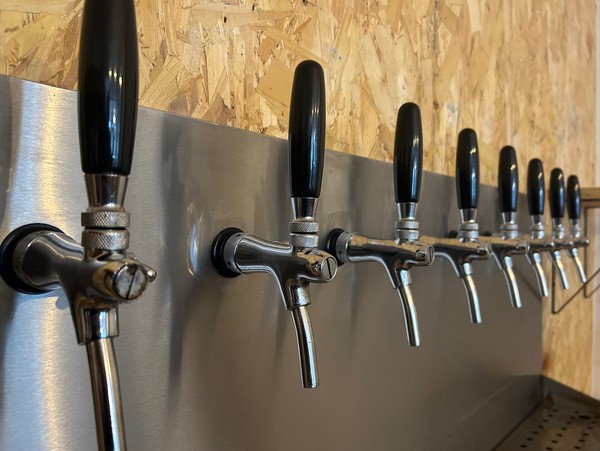 Secondhand 8 Tap Wall Keg Beer Dispenser