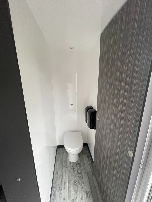 Secondhand Used 3+1 Luxury Toilet Trailer
