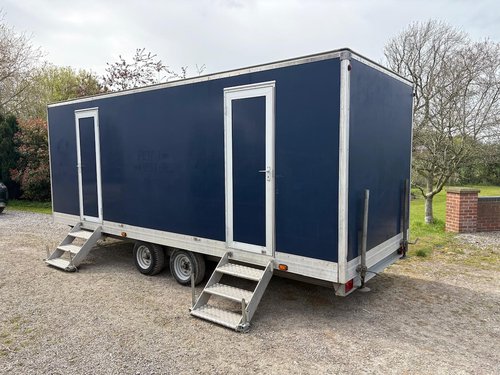 Navy Blue 4+2 Luxury Toilet Trailer