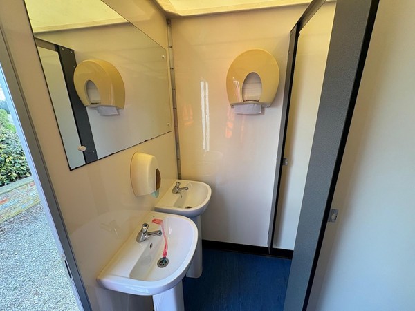 4+2 Luxury Toilet Trailer for sale