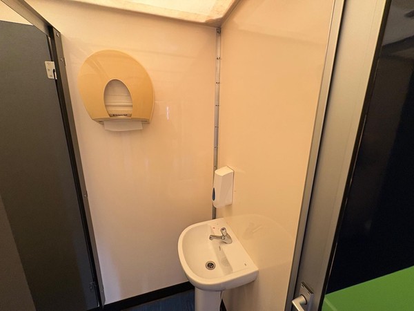 4+2 Luxury Toilet Trailer Interior