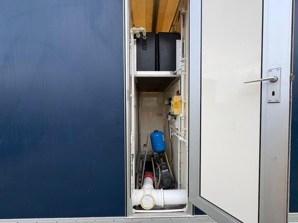 Buy Blue 4+2 Luxury Toilet Trailer