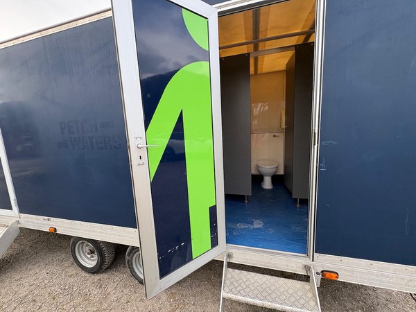 George Shaw 4+2 Luxury Toilet Trailer