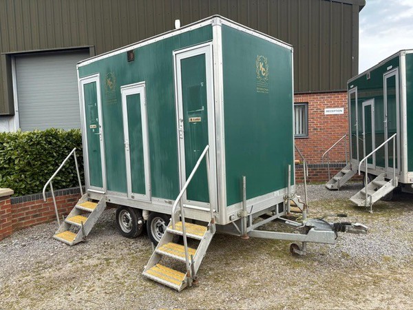 2+2 Luxury Toilet Trailer
