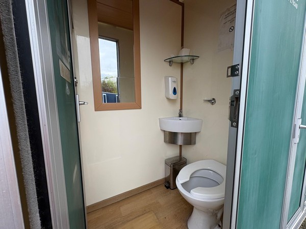 Buy Used 2+2 Luxury Toilet Trailer