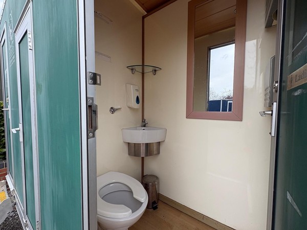 Second Hand 2+2 Luxury Toilet Trailer