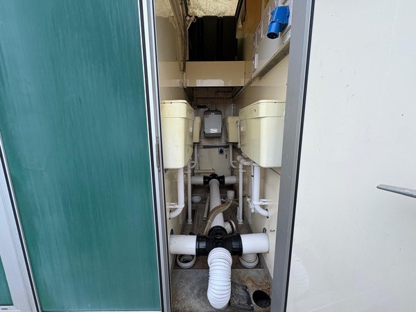Selling 2+2 Luxury Toilet Trailer