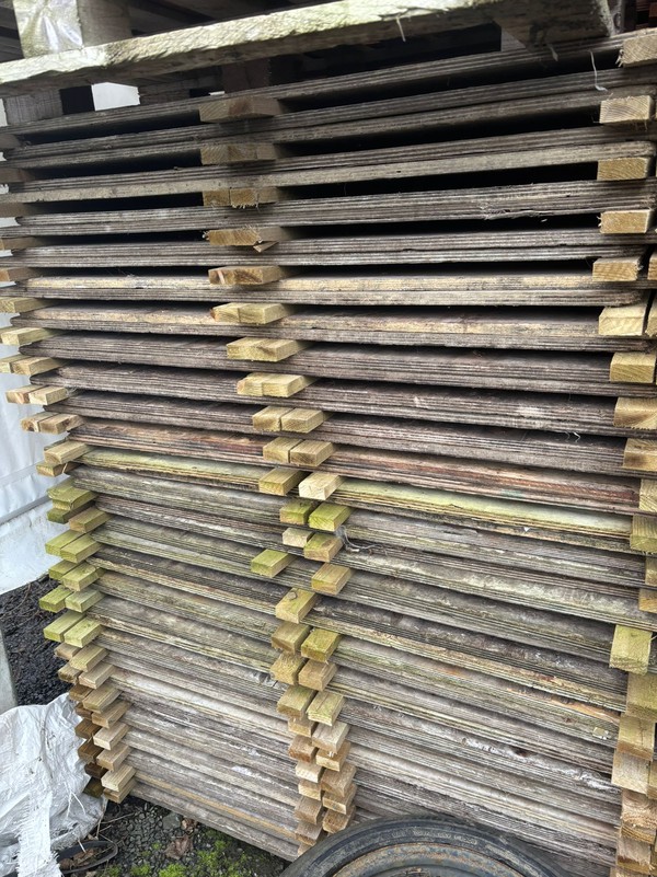 250x 8ft x 2ft Interlocking Plywood Floor Boards