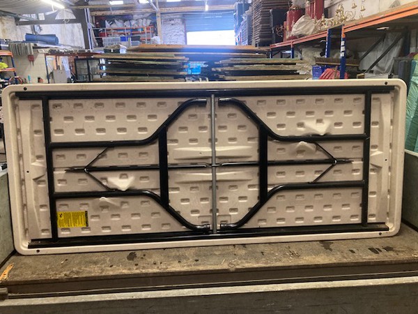 Trestle table with folding legs