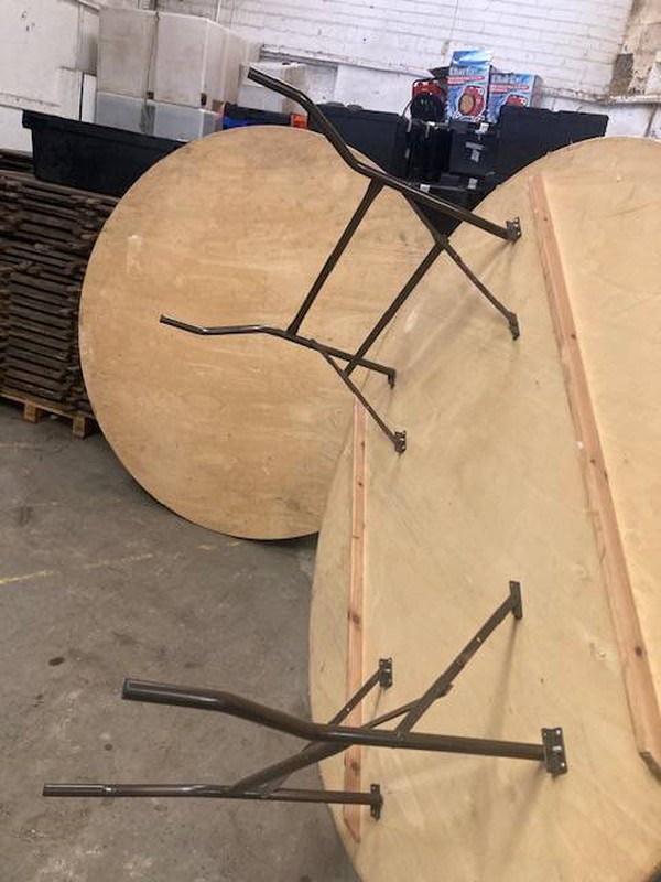 6Ft Round table with folding legs