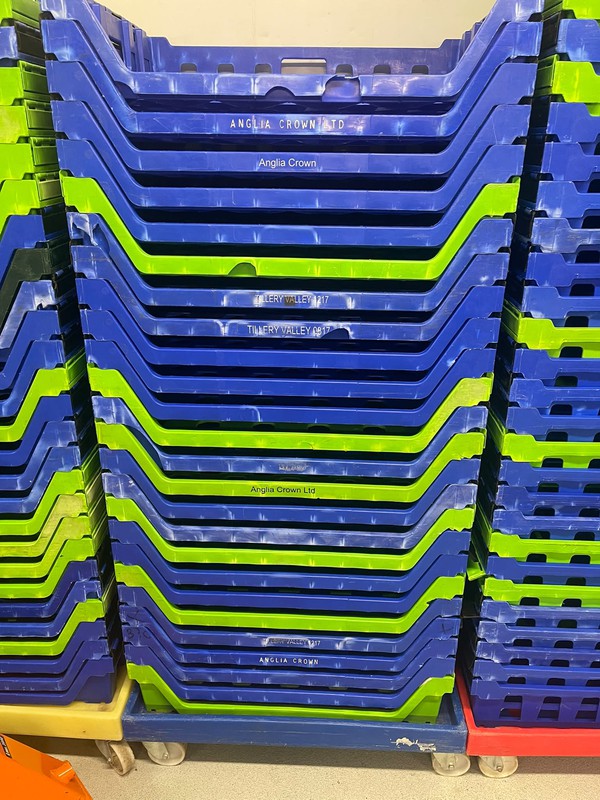 Used 15-loaf bread baskets / bakery trays