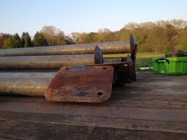 king or queen poles with base plates