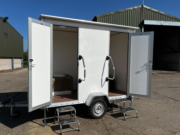 1+1 toilet trailer for sale
