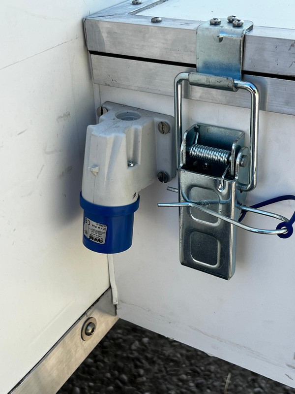 230v power connection