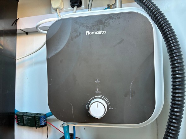 Catering trailer with hot water