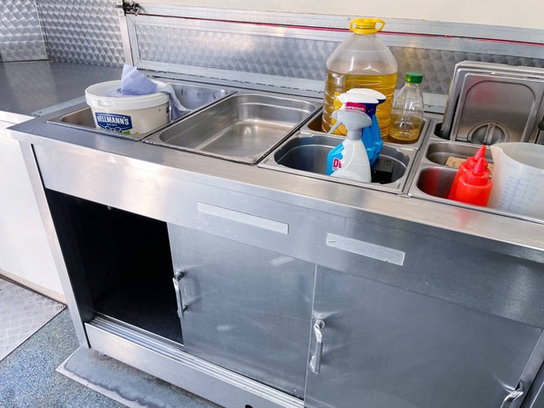 Catering truck with hot cupboard / bain marie