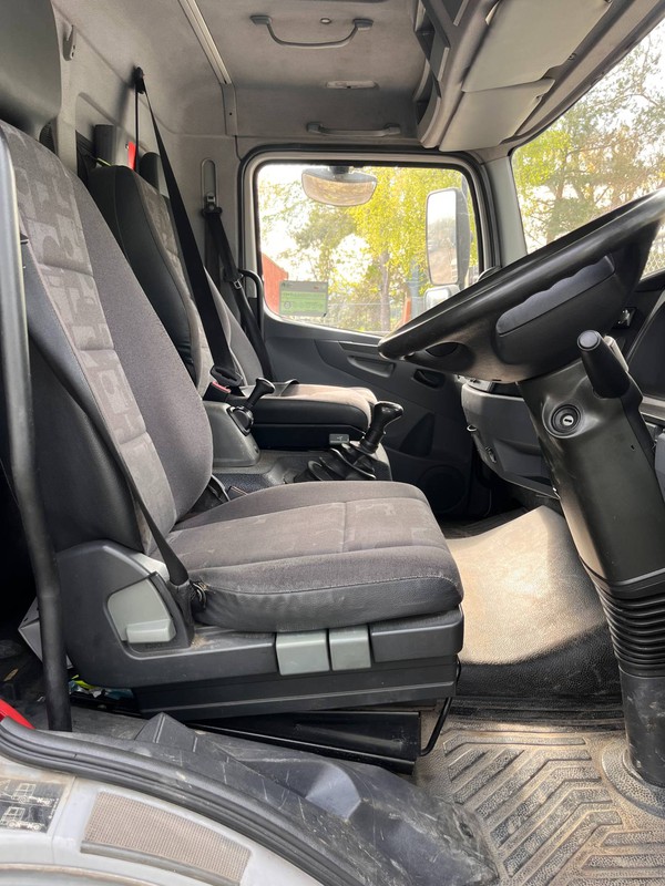 Film catering truck with serving hatch