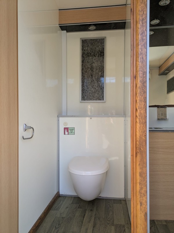 Secondhand 3+1 And Disabled Toilet Trailer