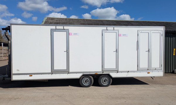Secondhand Used 3+1 And Disabled Toilet Trailer For Sale