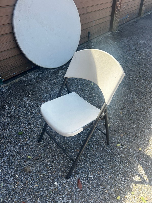 30x folding chairs and matching round tables