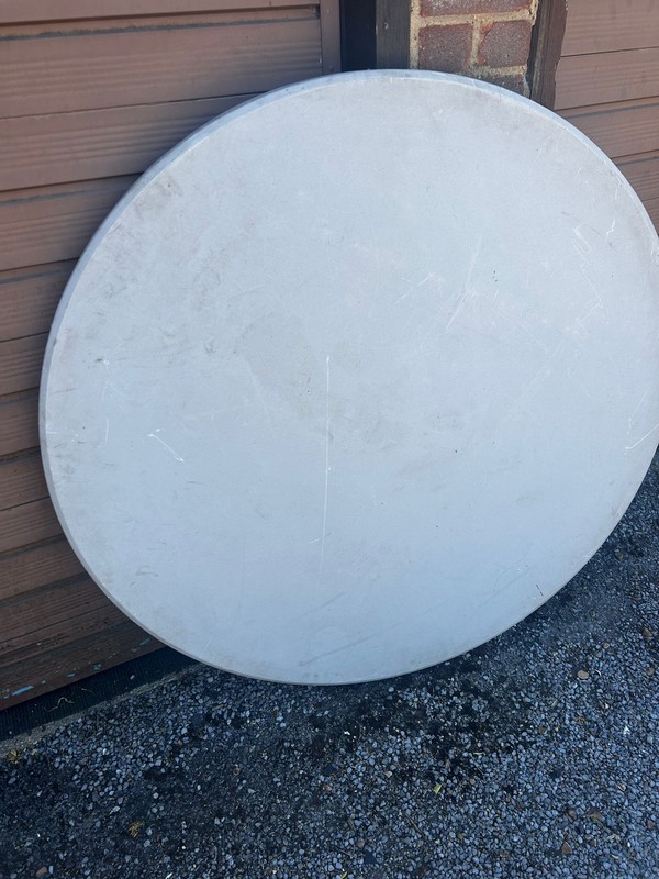 Lifetime folding round tables