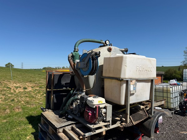 Galvanised tank  1000 litres  / 400 litres water