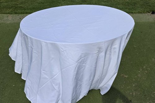 5ft round table with table cloths