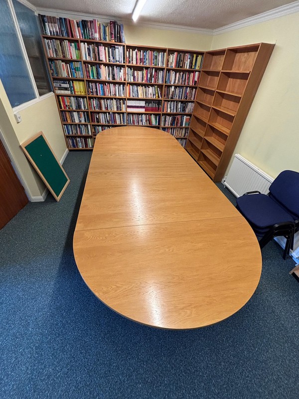 Oval Meeting Room Table