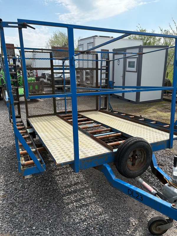 4 Loo Transport trailer for sale