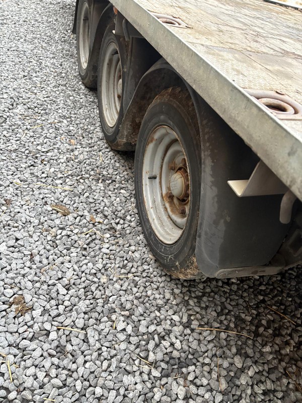 Tri axel ifor williams trailer