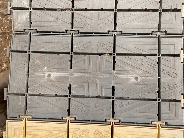 Plastic floor Rola Trac