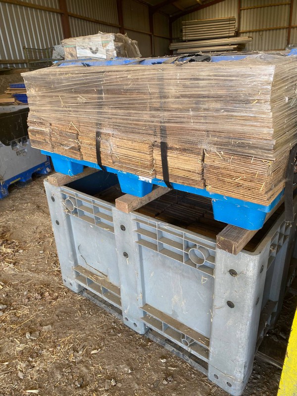 Floor packing for marquees