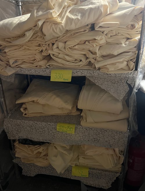 Ivory Table Linen and Napkins For Sale