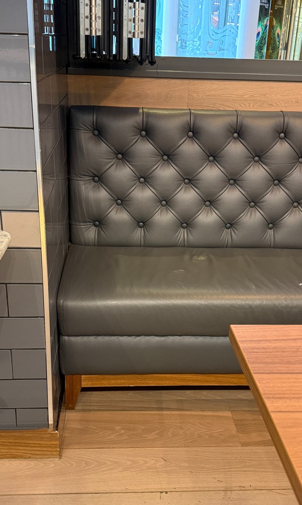 6x Free Standing Bench Seats 6x Free Standing Bench Seats