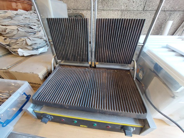 Ribbed contact griddle