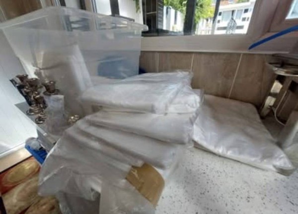 White table cloths