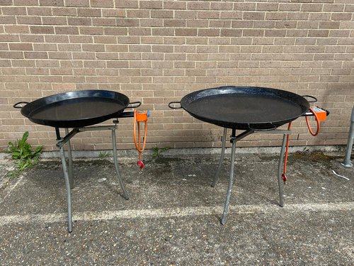 90 cm & 70cm Paella Pans with stands and burners