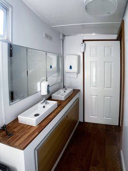 Toilet Trailer 4 + 2 With 3 Urinals